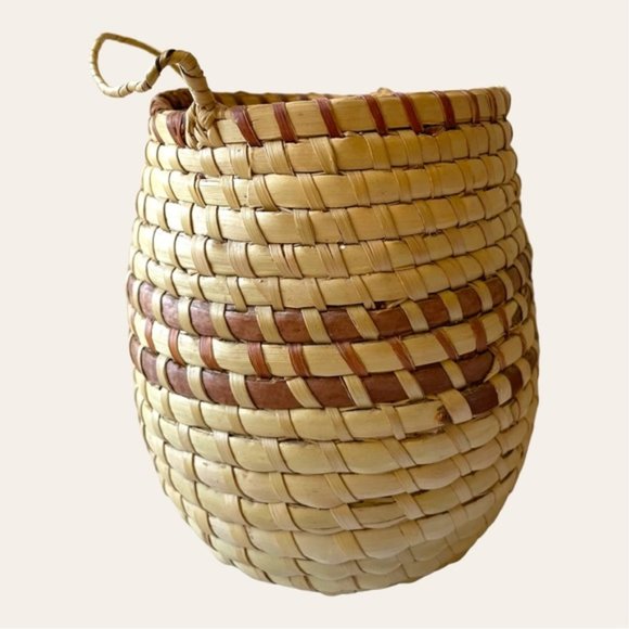 Hand-Woven Sweetgrass Basket with Lid and Handle - Picture 5 of 8